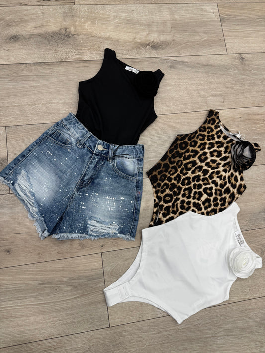 Short jeans shine