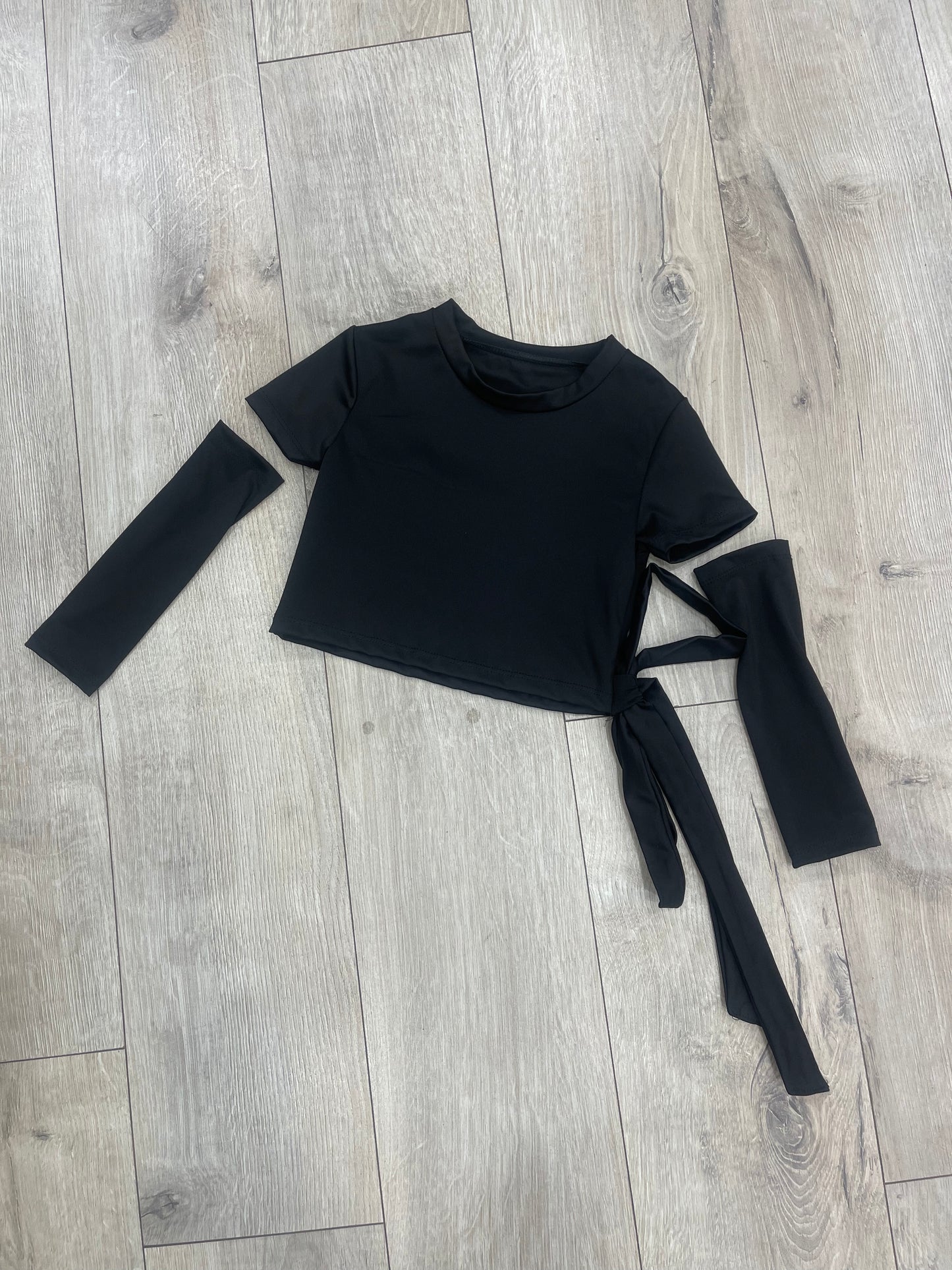 T-shirt fiocco e manicotti
