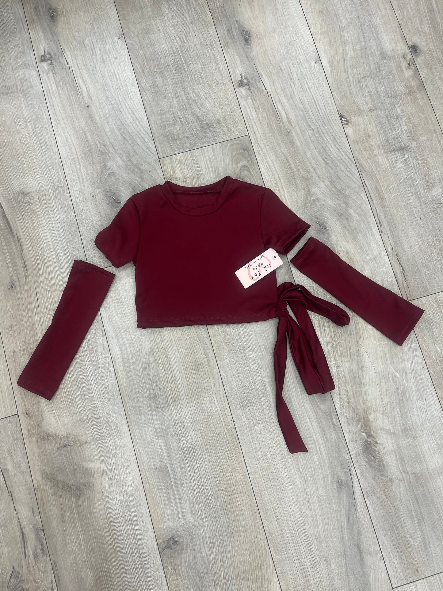 T-shirt fiocco e manicotti